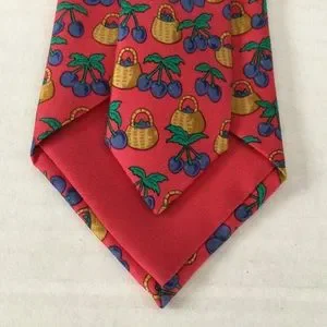Hermès silk tie – Les Merveilles De Babellou Hermes silk Tie with Gold Leaves and Red Berries display picture 1